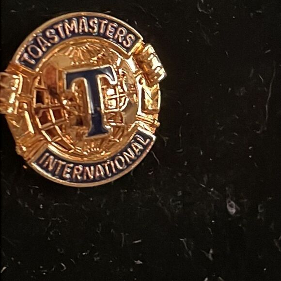 Vintage 1950s MCM Toastmaster International gold tone blue enamel lapel pin - Picture 4 of 12